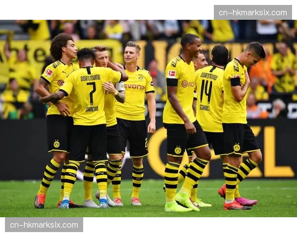 镜头捕捉:看台上多特蒙德球探观战马赛中卫表现 镜头捕捉:看台上多特蒙德球探观战马赛中卫表现